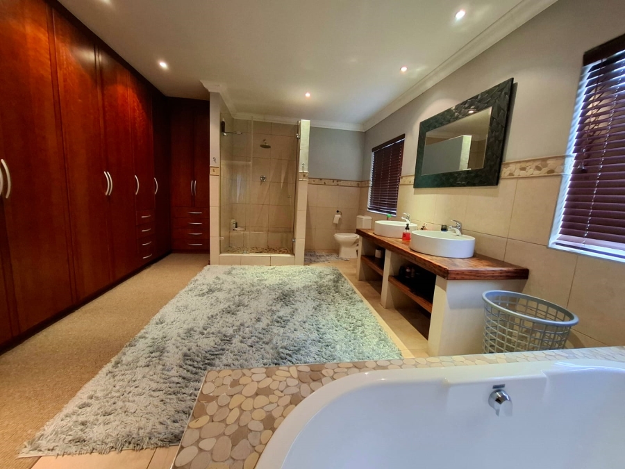 4 Bedroom Property for Sale in Haasendal Western Cape